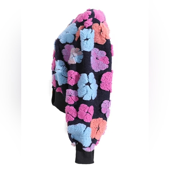 Petals Detailed Blouse - Picture 4 of 8